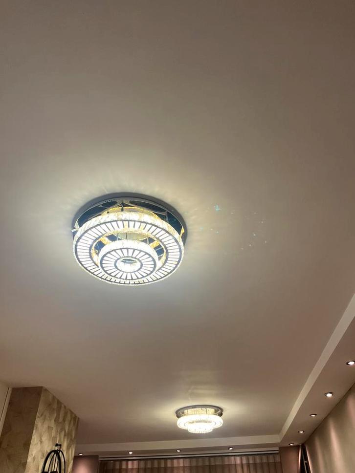 Moderne LED plafondlamp met kristal-ringen – luxe design, Huis en Inrichting, Lampen | Spots, Zo goed als nieuw, Plafondspot of Wandspot