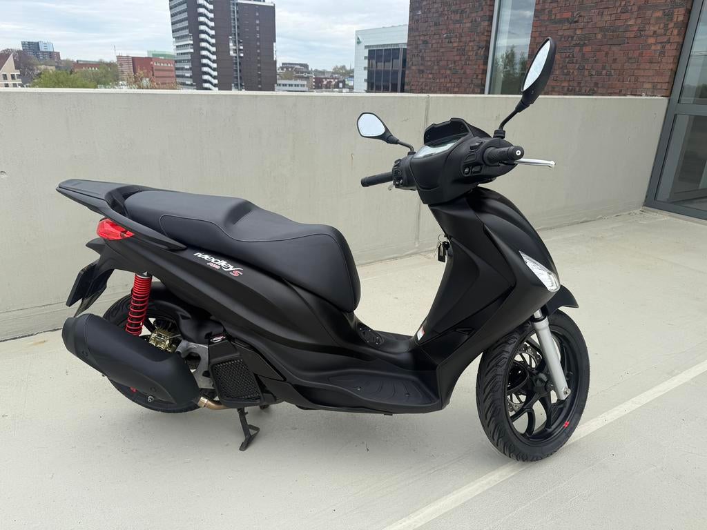 Piaggio Medley 125 S  2023 met 1600km, Fietsen en Brommers, Ophalen, Overige modellen, 125 cc, Zo goed als nieuw