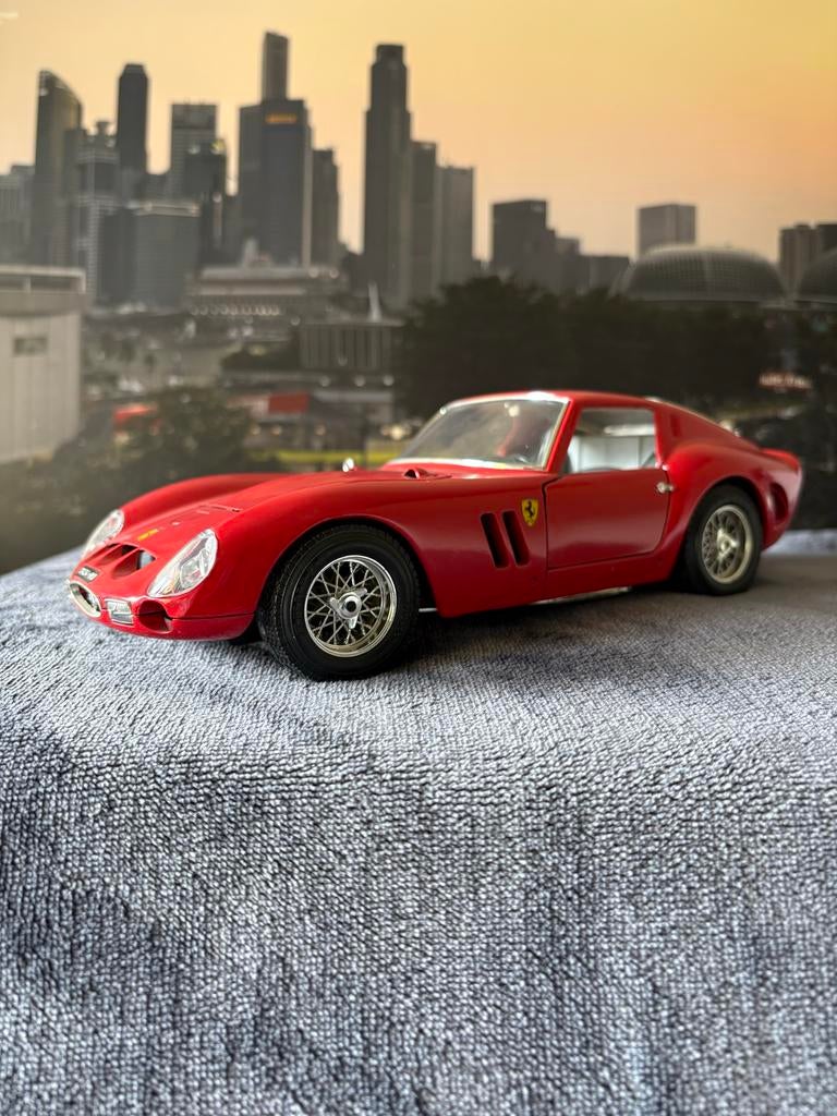 Ferrari 250 GTO 1962 Schaalmodel 1:18 Burago Made in Italië, Ophalen of Verzenden, Gebruikt, Auto, Bburago