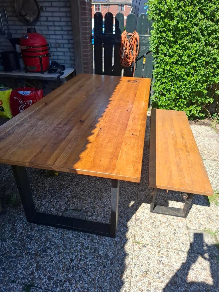Eettafel met bankje en metalen poten - 200x95cm, Overige houtsoorten, Gebruikt, Vijf personen of meer, 150 tot 200 cm