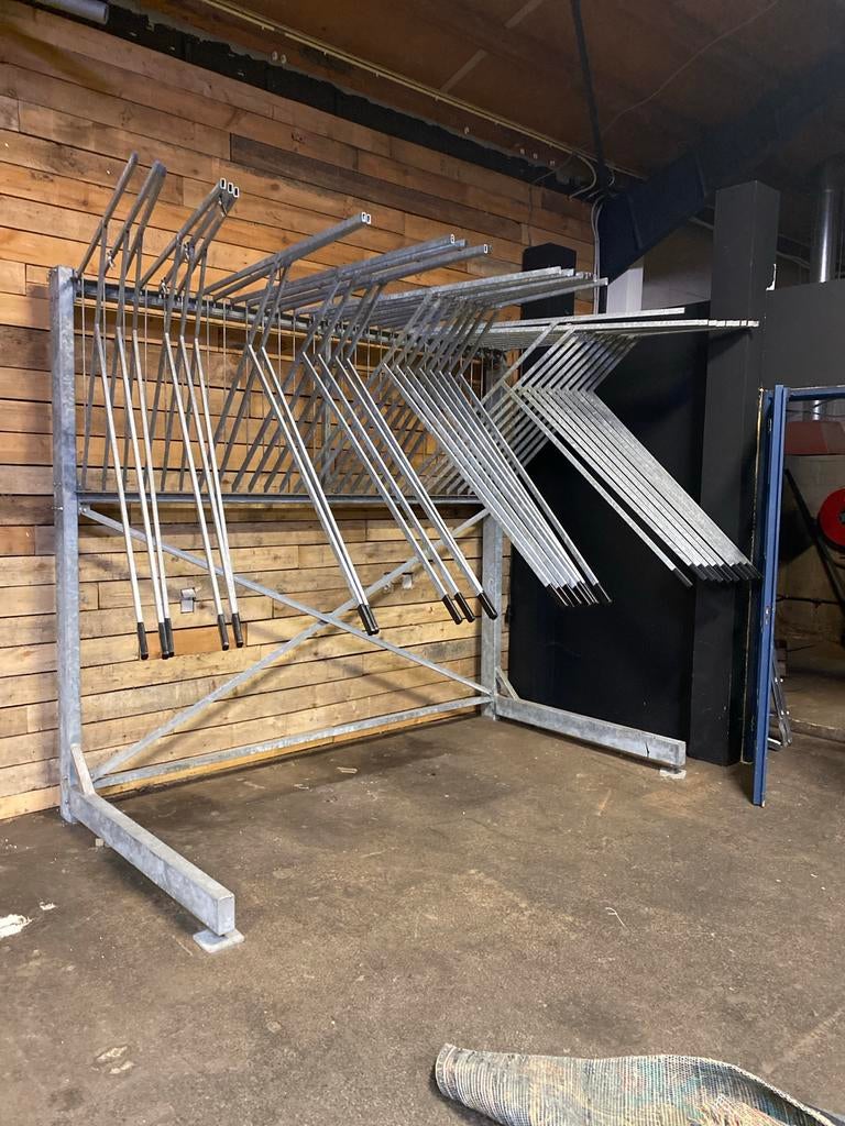 Carpetten of tapijten rek, moet snel het pand uit, Ophalen of Verzenden