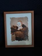 Fotolijst met oudbruine fotoprint baby in kool, Minder dan 50 cm, Ophalen of Verzenden, Zo goed als nieuw, Schilderij