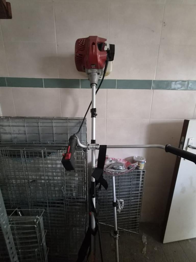 Benzine grastrimmer met borstel, Tuin en Terras, Ophalen of Verzenden