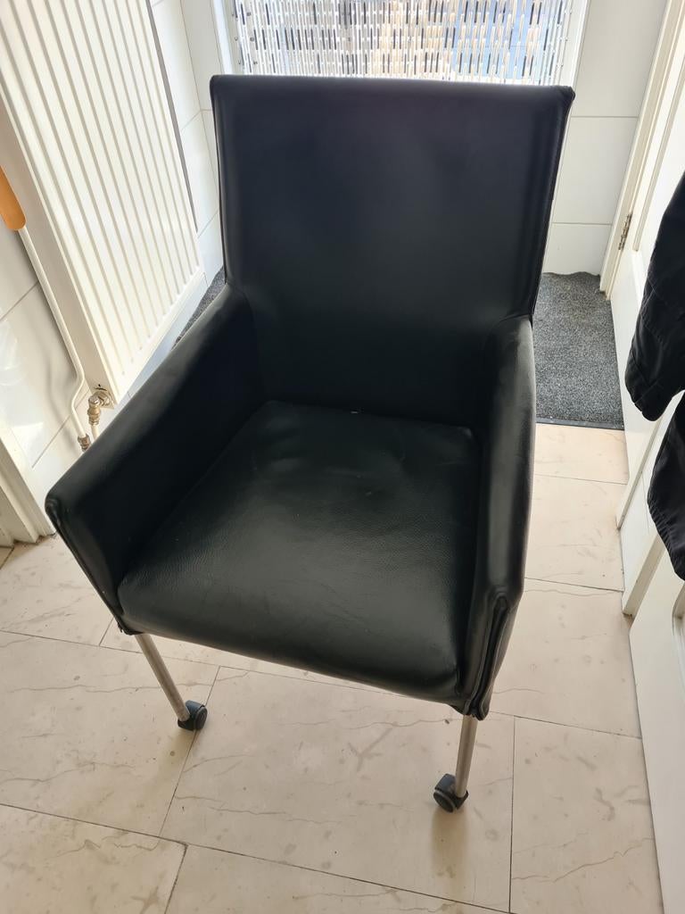 Mooie zwarte stoel met wieltjes, Huis en Inrichting, Stoelen, Ophalen, Gebruikt, Zwart, Eén
