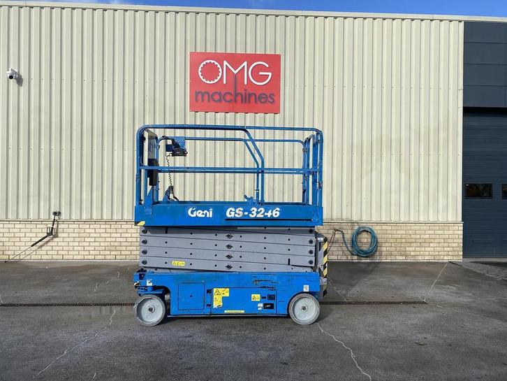 2010 Genie GS3246, Schaar hoogwerker, 12 meter, Zakelijke goederen, Machines en Bouw | Liften, Steigers en Ladders