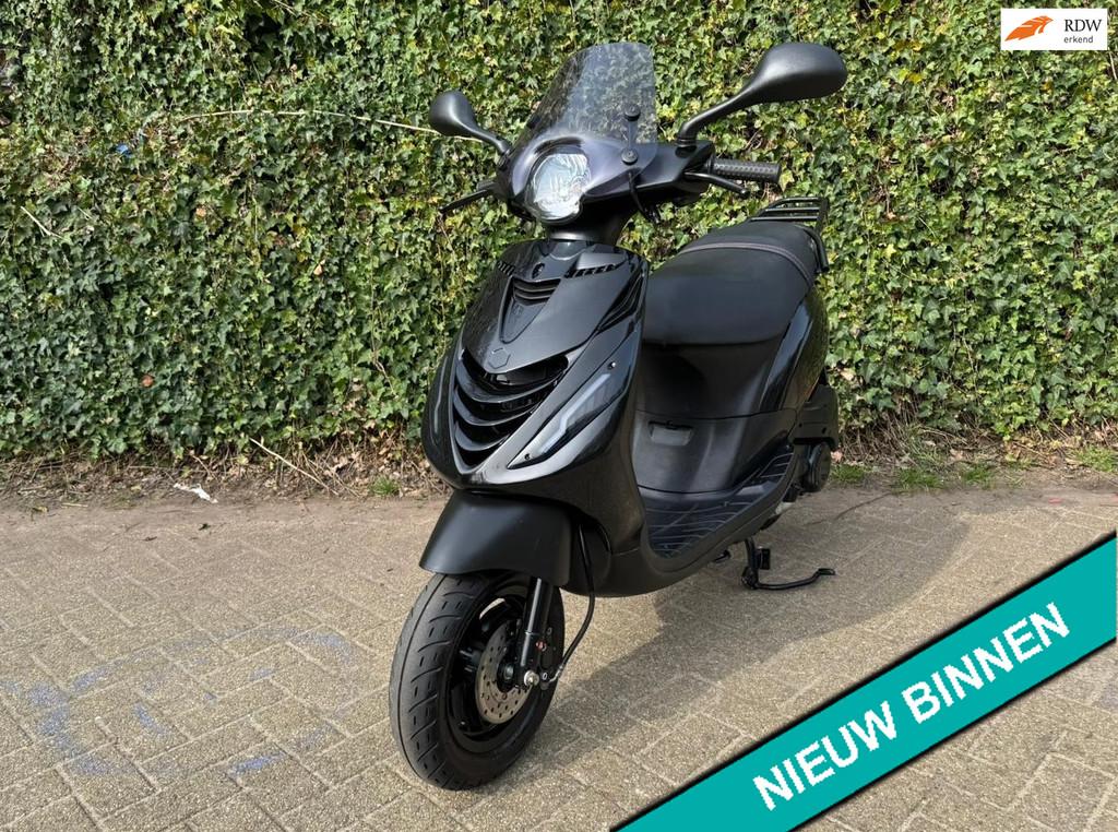 Piaggio Zip 45km RUNNER E5 Glans-Mat zwart BETAAL met in3, Zip, P, 49 cc, P
p  p, NL