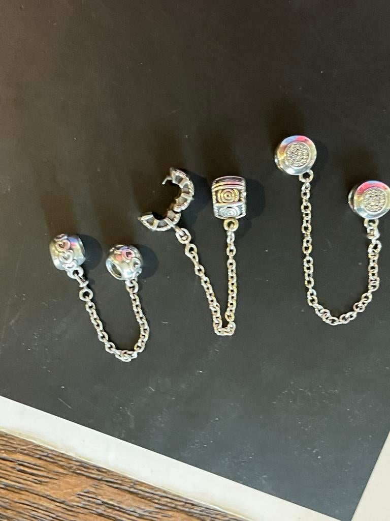 Pandora veiligheids bedels., Sieraden, Tassen en Uiterlijk, Bedels, Pandora, Ophalen of Verzenden, Zo goed als nieuw, 4 bedels of meer
