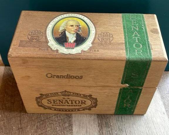 Vintage houten sigarenkistje Senator Grandioos, Verzamelen, Rookartikelen, Aanstekers en Luciferdoosjes, Gebruikt, Tabaksdoos of Verpakking