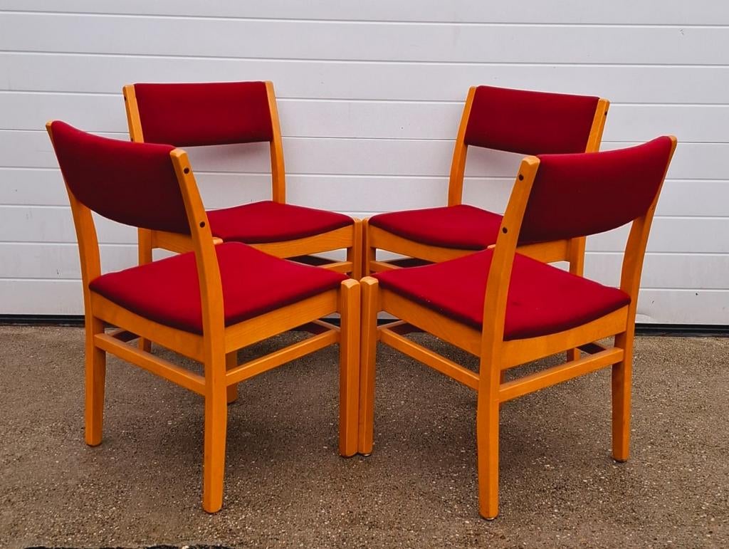 22 x Deense houten stoelen kantine horeca cafe bistro retro, Ophalen of Verzenden, Zo goed als nieuw, Rood, Vijf, Zes of meer stoelen