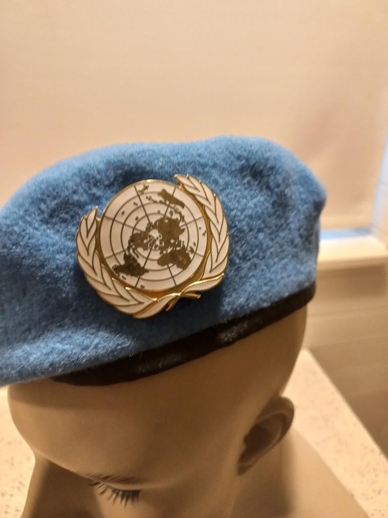 VN / UN BARET    maat 54., Verzenden, Landmacht, Nederland, Helm of Baret