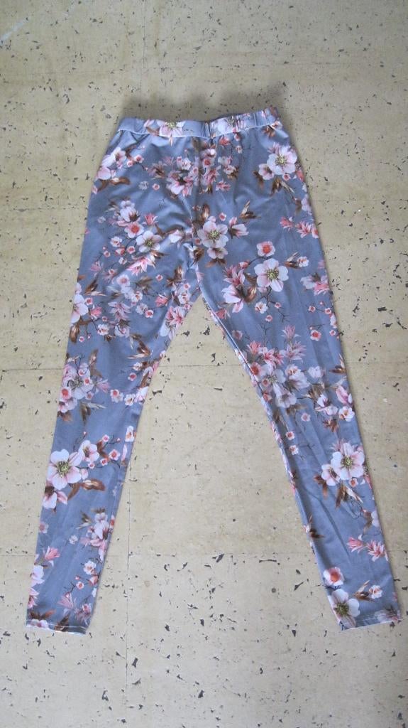 maat M, (OXL), 1 stretch capri sport legging, Shein, Kleding | Dames, Leggings, Maillots en Panty's, Legging, Overige kleuren