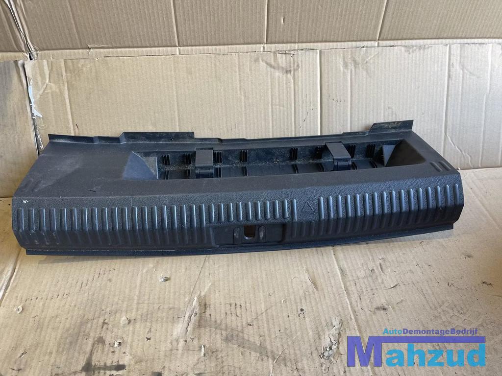 VW POLO 6R Bagageruimte afdekplaat kofferbak 6R6863485, Auto-onderdelen, Gebruikt, Volkswagen, Volkswagen AG, Berliner Ring 2
38440  Wolfsburg, DE
