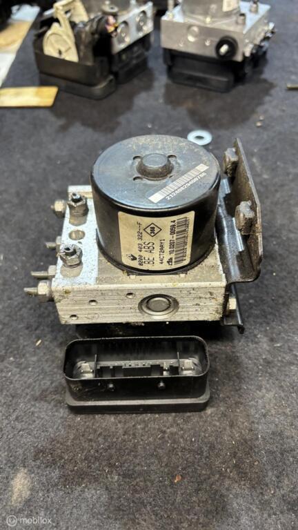 ABS pomp Renault Twingo II ('07-'14) 8200403322F, Auto-onderdelen, Remmen en Aandrijving, Renault, Gebruikt, Ophalen of Verzenden