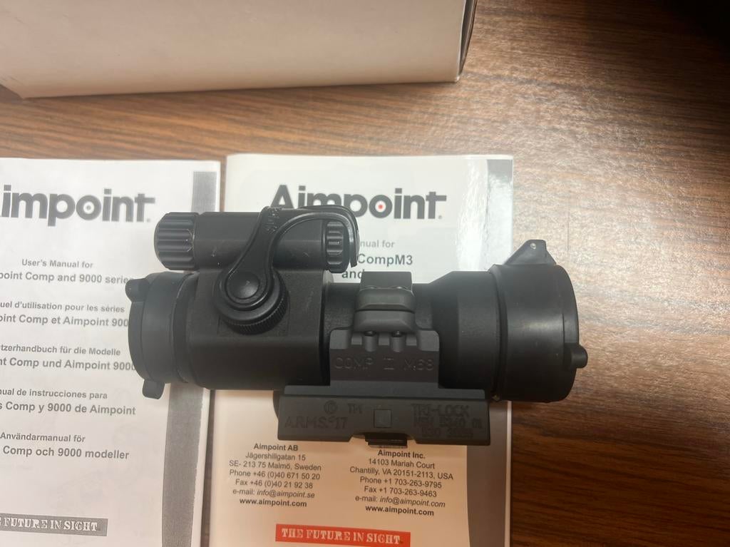 Aimpoint red dot 2 moa met picatinny opname, Ophalen of Verzenden, Zo goed als nieuw