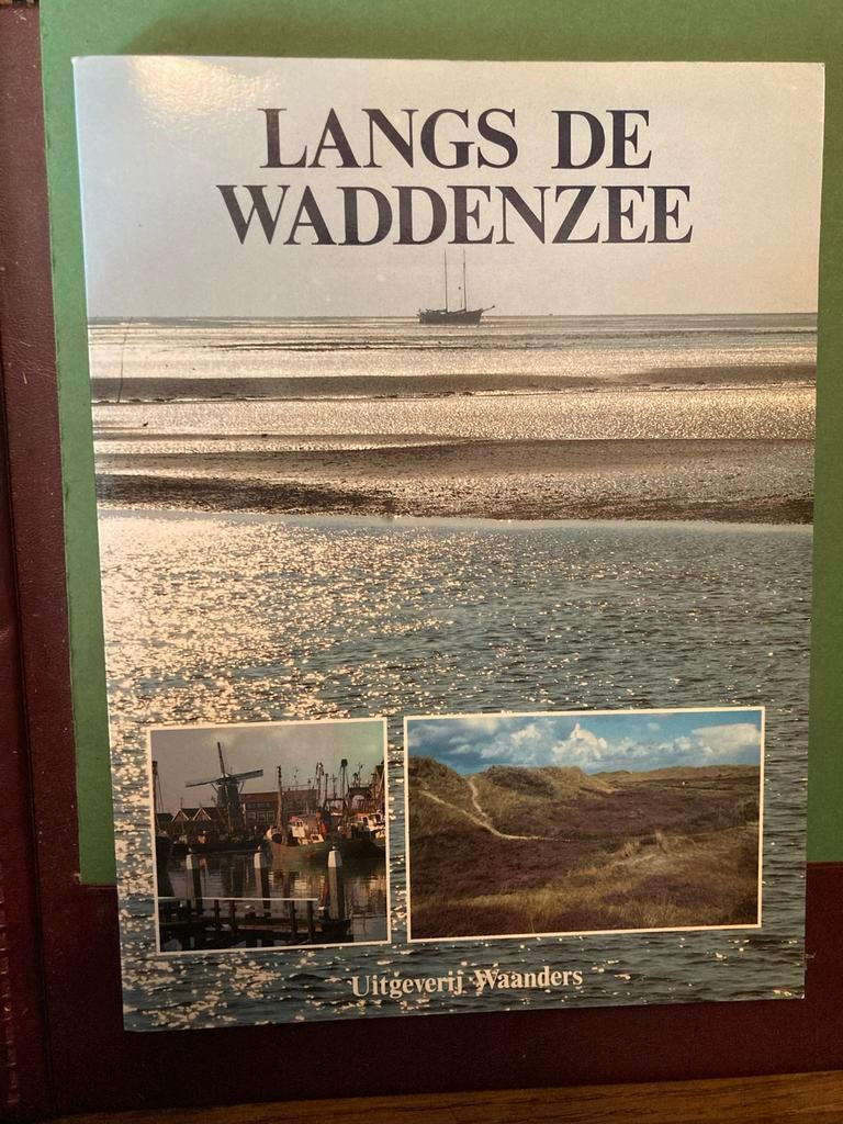 Langs de Waddenzee, Overige merken, Ophalen of Verzenden, Zo goed als nieuw, Reisgids of -boek