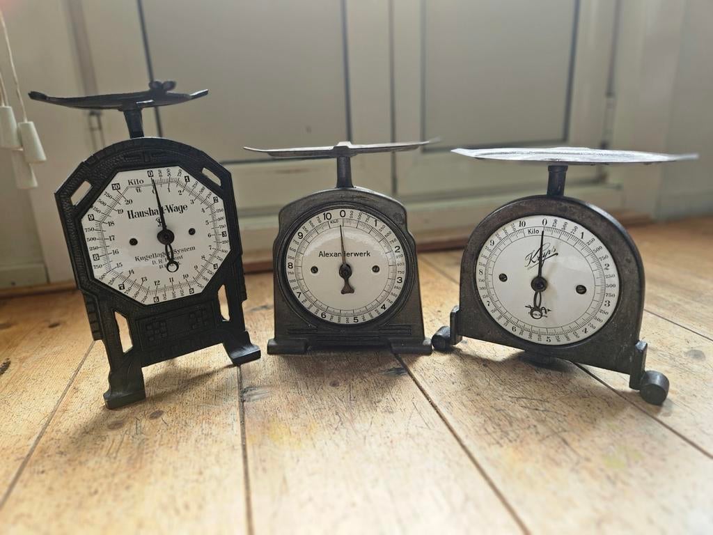 Drie oude weegschalen, Ophalen of Verzenden