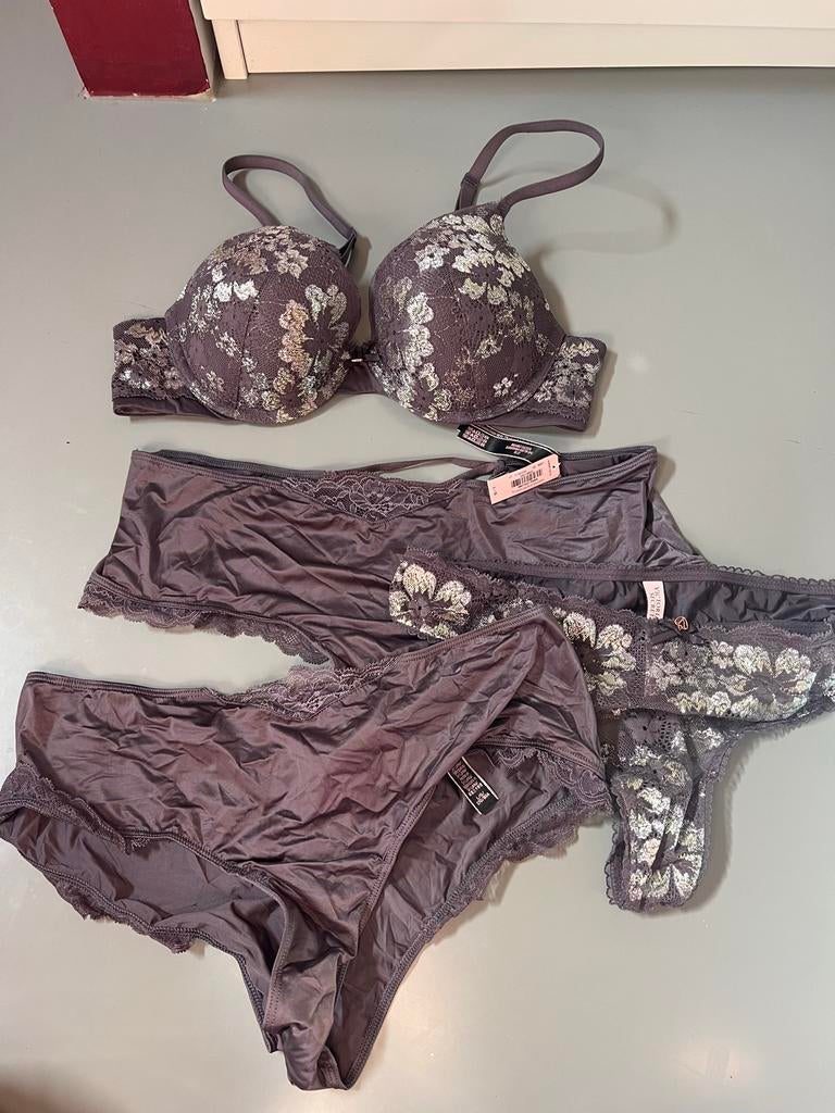 Victoria's Secret Body by Victoria set 34B L nieuw, Kleding | Dames, Ophalen of Verzenden, Paars, Setje