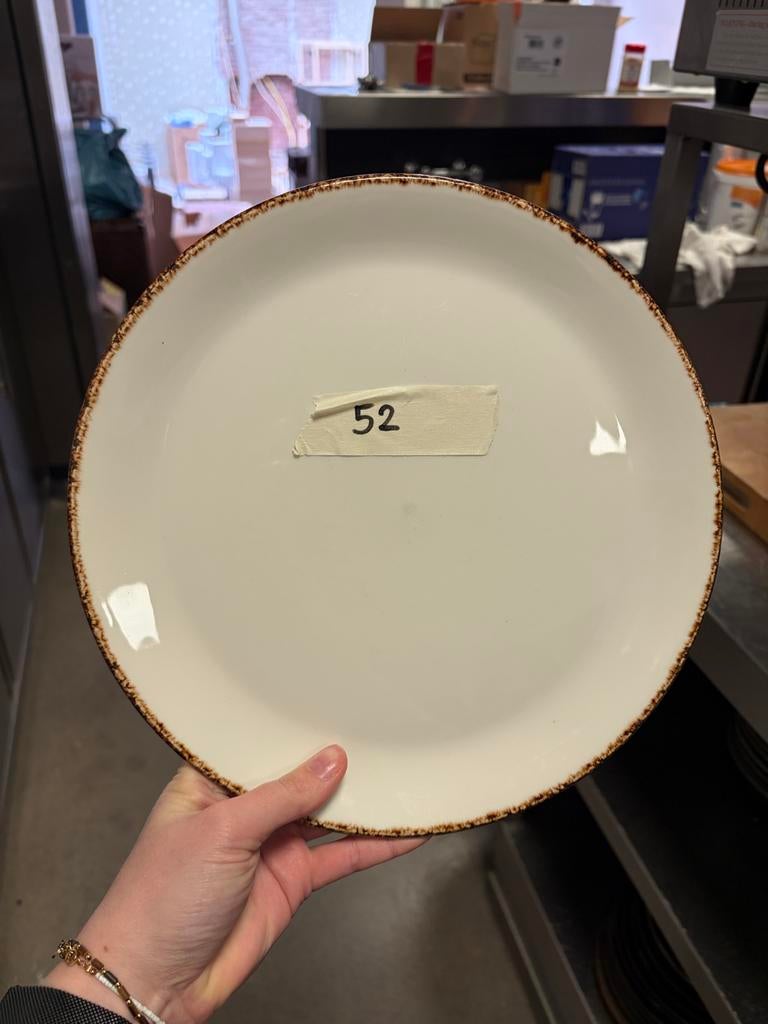 52 Steelite platte borden wit met bruine rand, Huis en Inrichting, Keuken | Servies, Ophalen, Gebruikt, Keramiek, Bord(en)