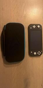 Nintendo Switch Lite Grijs + Hoes, Spelcomputers en Games, Avontuur en Actie, Online, Gebruikt, 1 speler