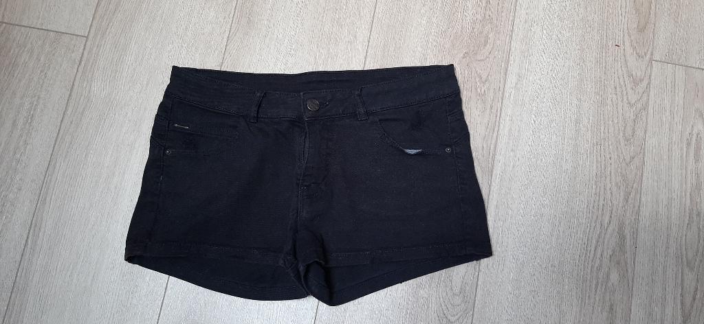 Jeansshortje zwart maat 38 - M, Kleding | Dames, Spijkerbroeken en Jeans, Zwart, Ophalen of Verzenden, Zo goed als nieuw, W30 - W32 (confectie 38/40)