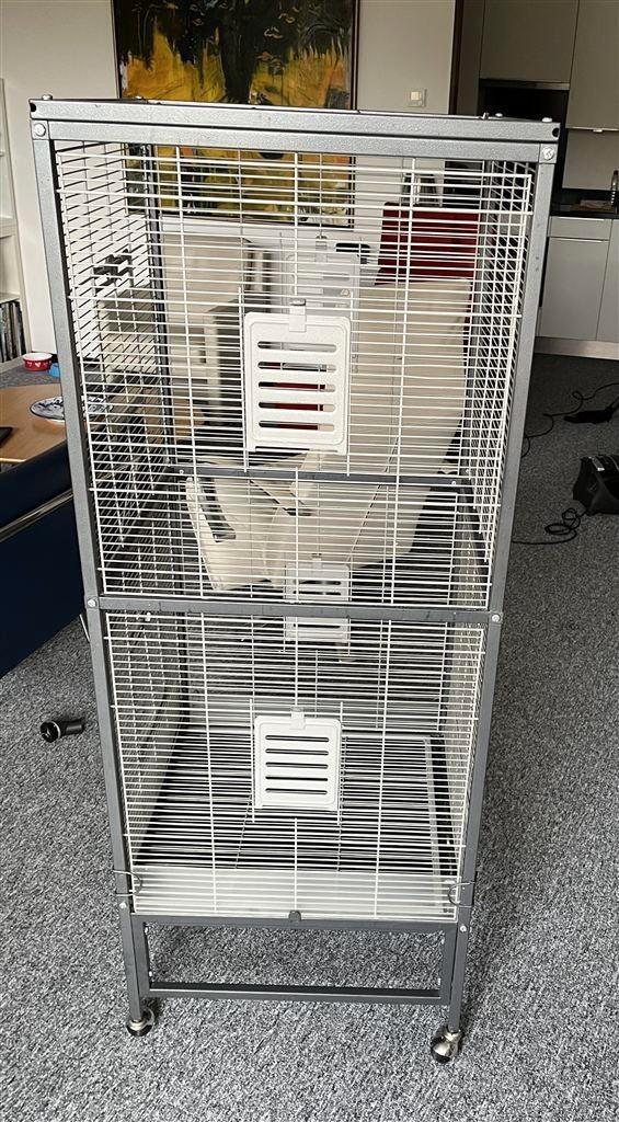 Te koop Prachtige kort gebruikte Montanna 60, Dieren en Toebehoren, Vogels | Hokken en Kooien, Nieuw, Vogelkooi, Hout, Ophalen of Verzenden