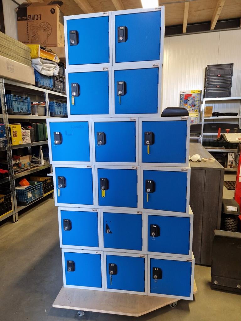 16 metalen kluisjes / lockers, Huis en Inrichting, Kasten | Lockerkasten, Ophalen