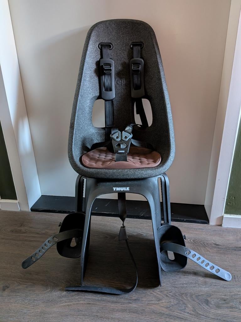 Thule Yepp fietsstoel achter cognac/zwart zgan!, Ophalen, Zo goed als nieuw