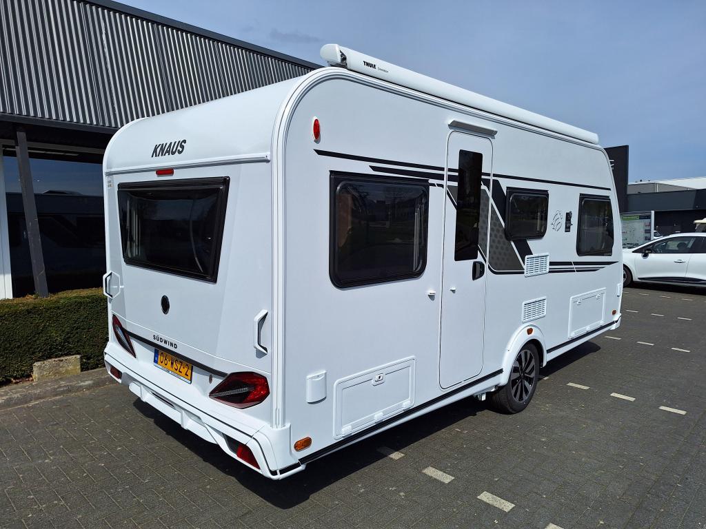 Knaus Sudwind Black Selection 460 EU NIEUW FULL OPTIONS, Standaardzit, Bedrijf, Schokbreker, 5 tot 6 meter