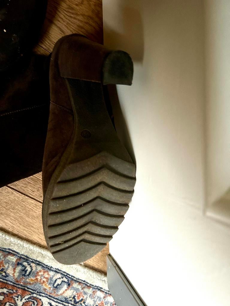 Bruine suède hoge laarzen met hak, maat 39, Ophalen of Verzenden, Gedragen, Bruin, Hoge laarzen