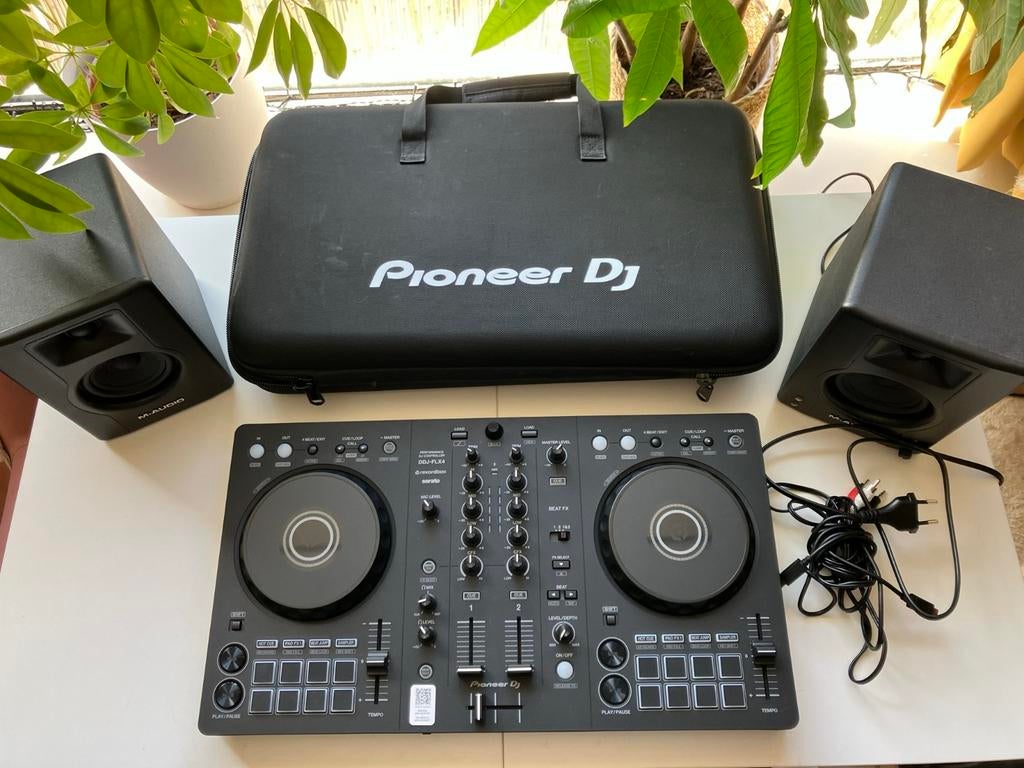 Complete DJ-set: Pioneer DJ DDJ-FLX4 draaitafel, boxen, case, Muziek en Instrumenten, Dj-sets en Draaitafels, Ophalen, Zo goed als nieuw