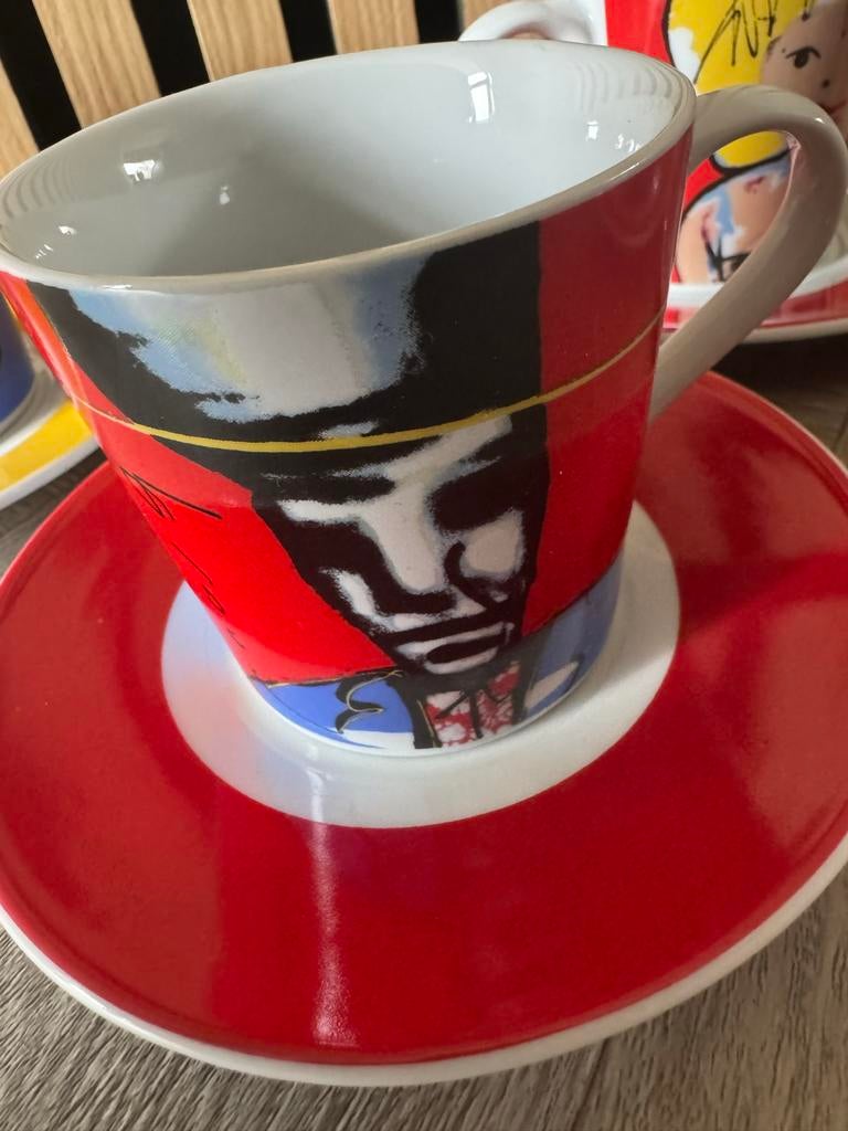 HERMAN BROOD 4 kopjes  met schotels - Kunstzinnig design, Herman brood, Verzenden, Overige stijlen, Kop(pen) en/of Schotel(s)