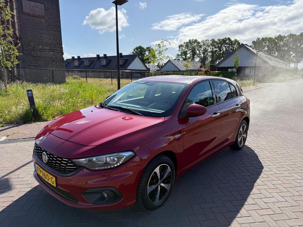 Fiat Tipo 1.6 Multijet 16V 120pk DCT 2017 Rood motor defect, Stof, 4 cilinders, Origineel Nederlands, Diesel