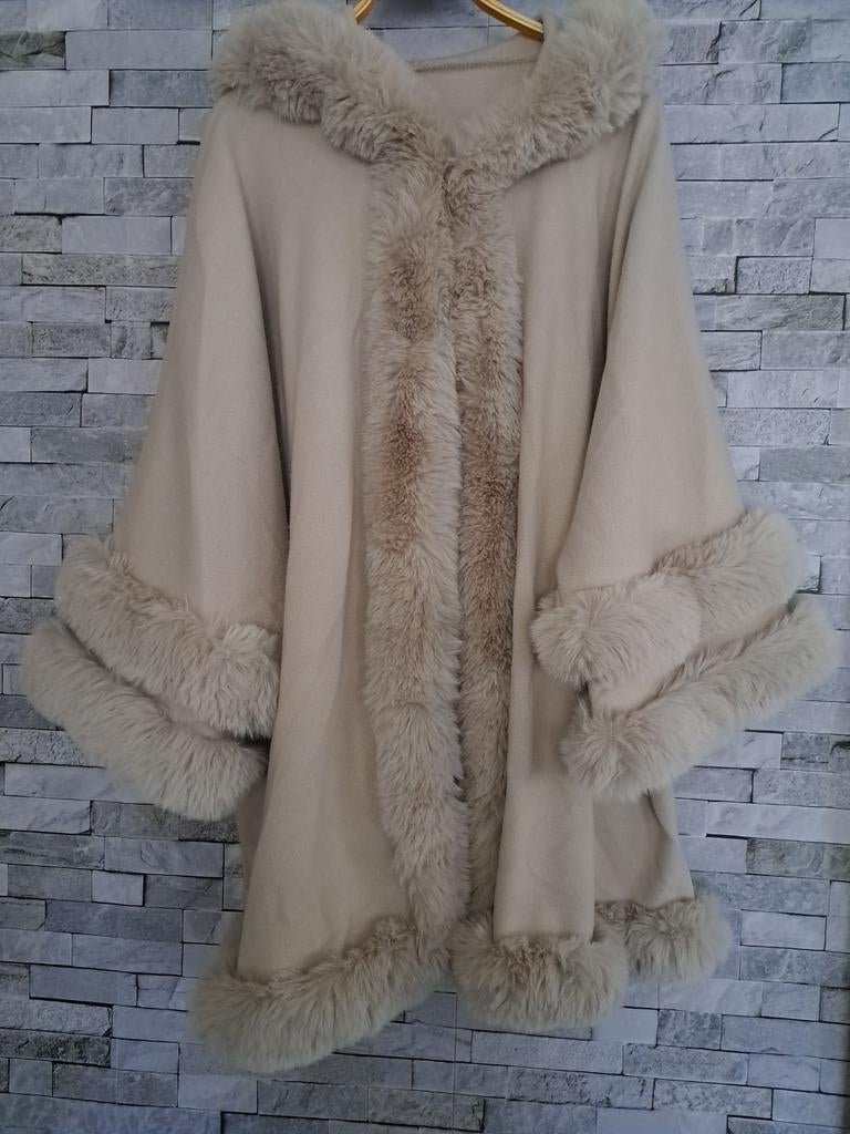 Beige jas/vest met imitatiebont, Kleding | Dames, Jassen | Winter, Maat 38/40 (M), Beige, Ophalen of Verzenden, Onbekend