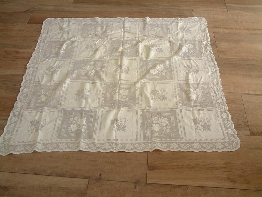 Mooi vintage tafelkleed kleed ca 117 bij 117 cm nr 18, Ophalen of Verzenden