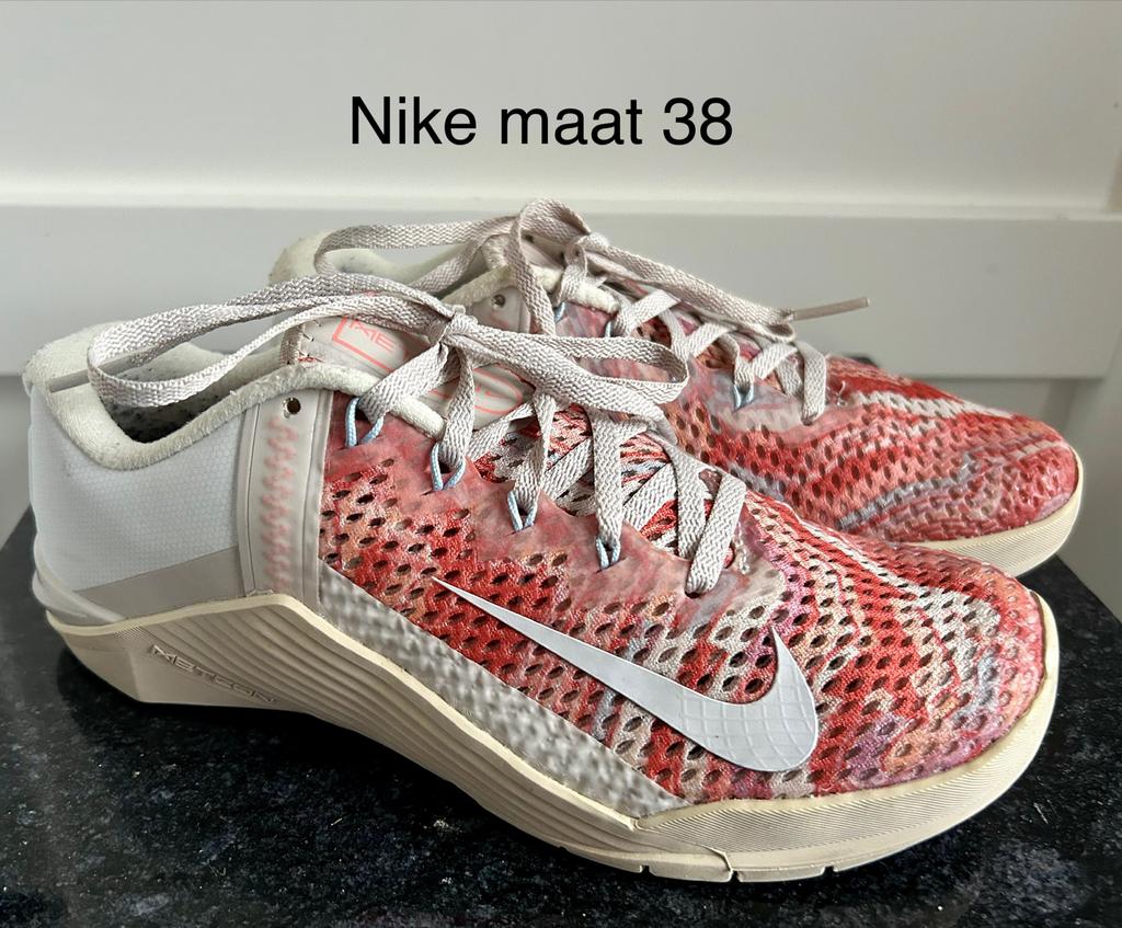 Leuke Nike schoenen maat 38, Ophalen of Verzenden, Rood, Sneakers of Gympen, Zo goed als nieuw