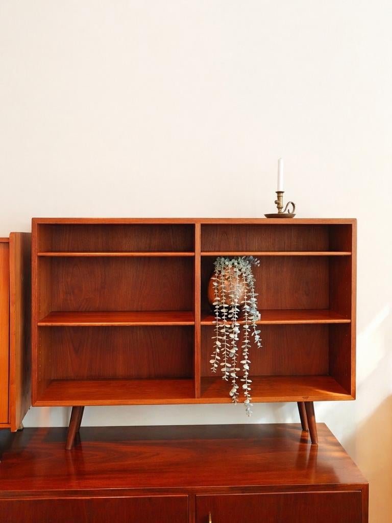 Deens houten boekenkastje met verstelbare planken, Met plank(en), Gebruikt, Teakhout, Scandinavisch