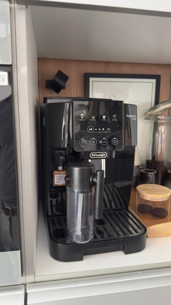 Nette Delonghi Magnifica Start 2 jaar oud bonen koffiemachin, Ophalen, Zo goed als nieuw, Koffiemachine