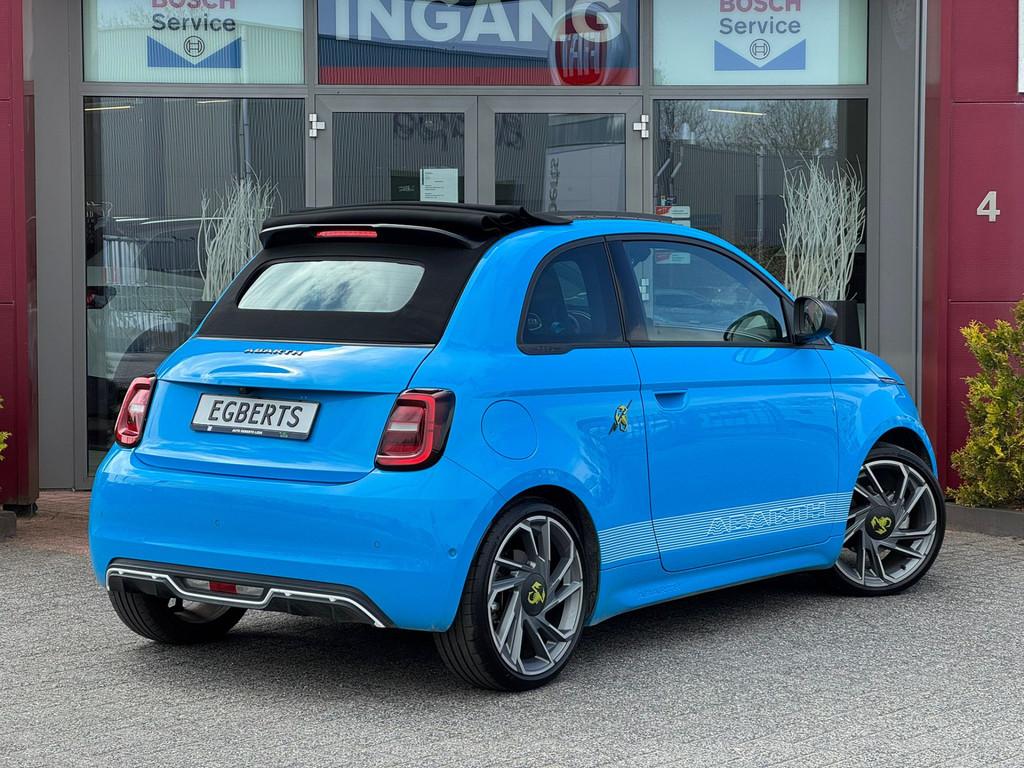 Abarth 500 C scorpionissima | 42 kWh (bj 2023, automaat), Auto's, Abarth, Automaat, Gebruikt, Overige carrosserieën, Blauw