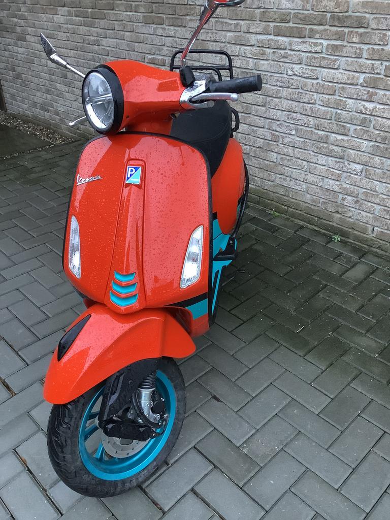 Moet weg (nieuwe) Vespa Primavera   (1400€), Ophalen, Zo goed als nieuw, Benzine, Overige modellen