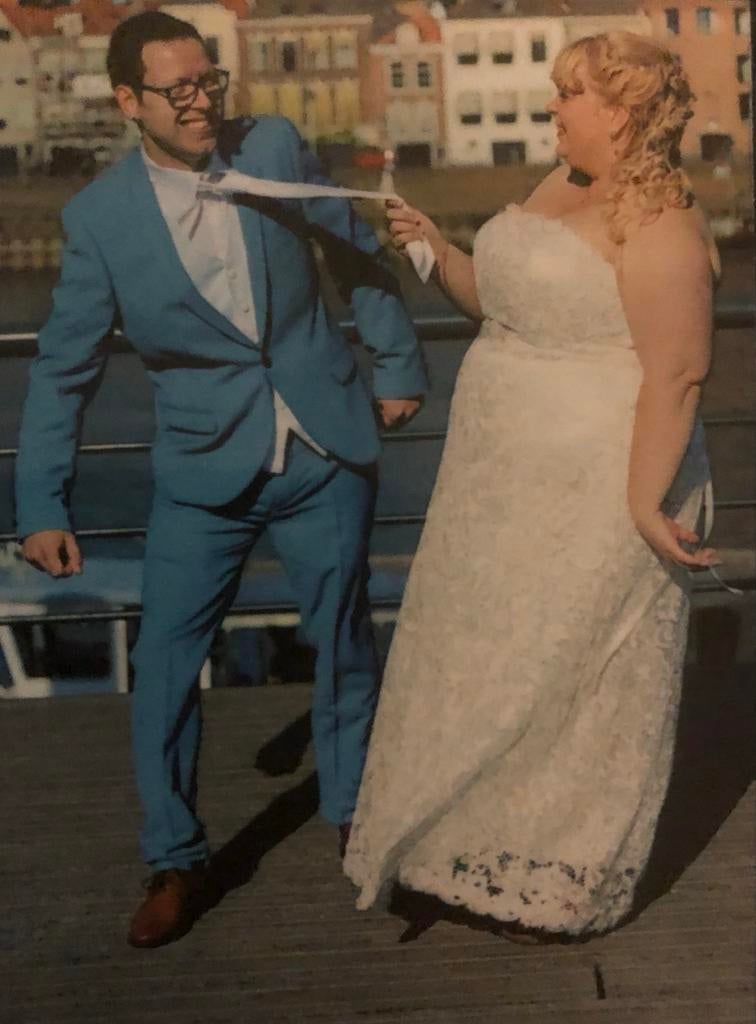 Mooie trouwjurk met rijgveters maat 50, Ophalen, Gedragen, Wit, Trouwjurk