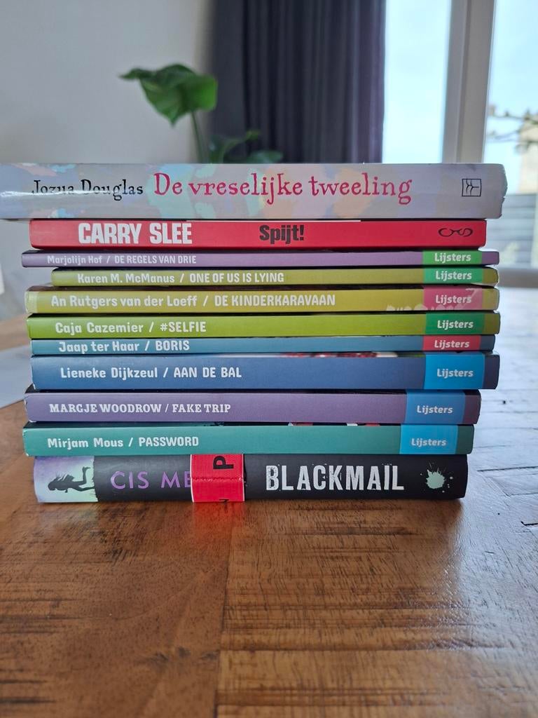 Boeken Lijsters: Spijt!, One of us is lying, #Selfie, Ophalen