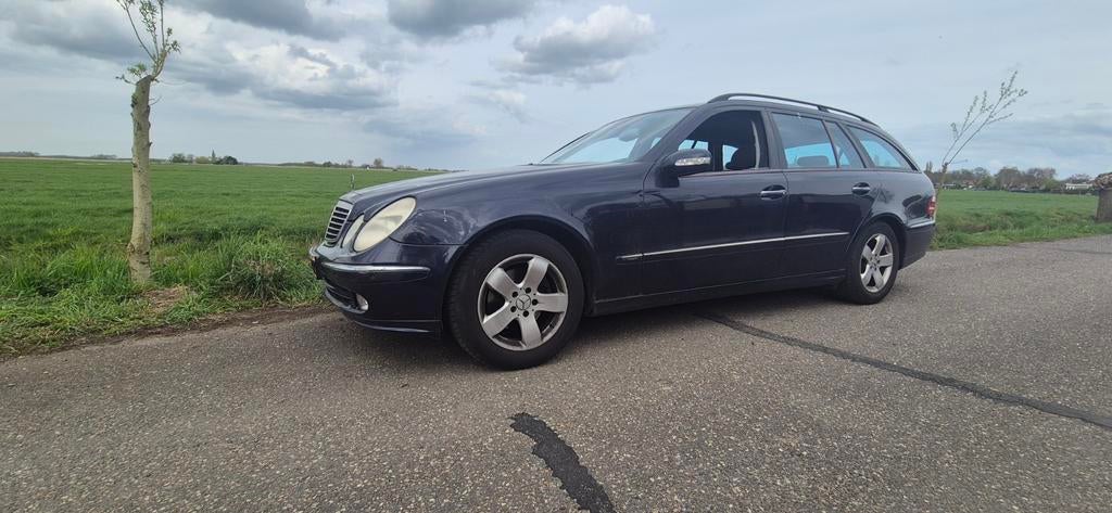 Mercedes-Benz E-Klasse 2.6 E240 Combi AUT 2004 Blauw, Auto's, Mercedes-Benz, Automaat, Achterwielaandrijving, 2597 cc, Blauw