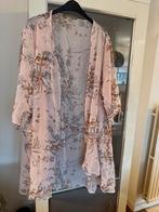 Roze kimono met bloemenprint, maat 50 nieuw Chic me, Ophalen of Verzenden, Nieuw, Roze, Trui of Vest