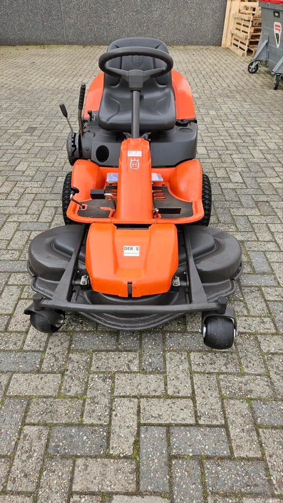 Husqvarna Rider R18 Frontmaaier - 112 cm - Hydrostaat, Tuin en Terras, Zitmaaiers, Husqvarna AB, Drottninggatan 2, 561 82 Huskvarna, Sweden