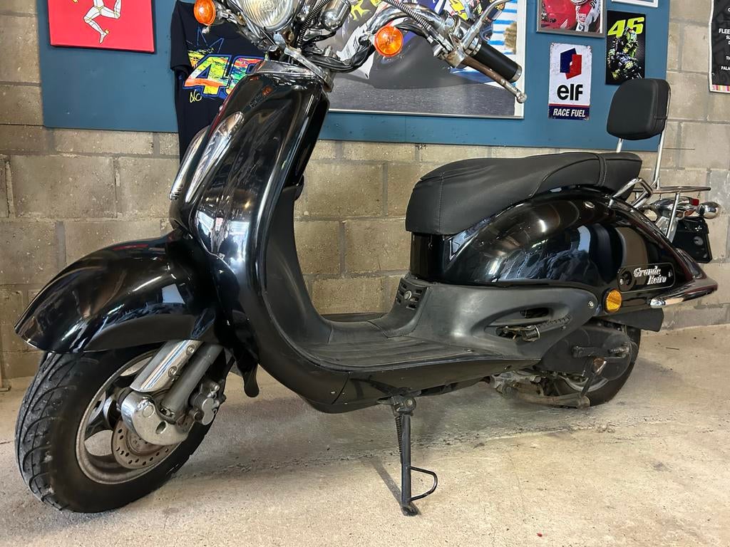 Fosti Grande Retro Scooter Zwart - Incl. MKX slot, Fietsen en Brommers, Ophalen, Gebruikt, Benzine, Overige merken