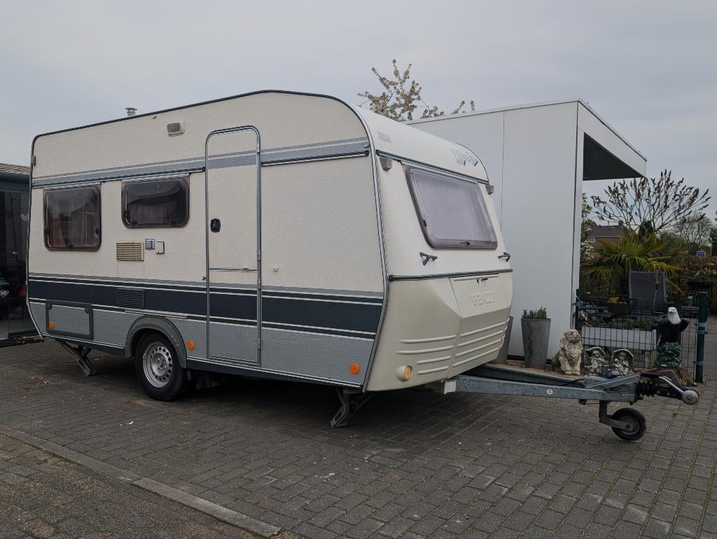 Fendt Joker E Caravan– Compleet & Instapklaar, Rondzit, Bedrijf, Kachel, Omvormbare zithoek