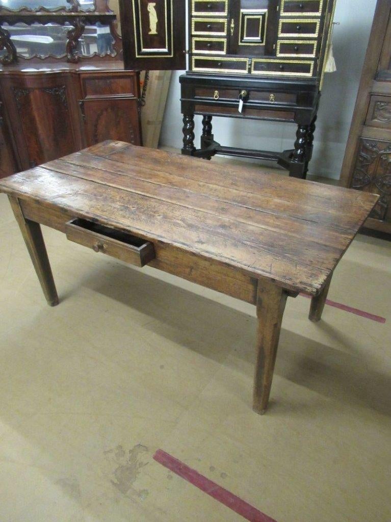 Oer 11627 ANTIEKE 18e eeuwse grenen tafel met mooi blad, Ophalen