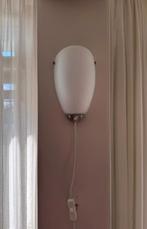 Set van 2 moderne wandlampen met wit glazen kap, Ophalen of Verzenden, Gebruikt