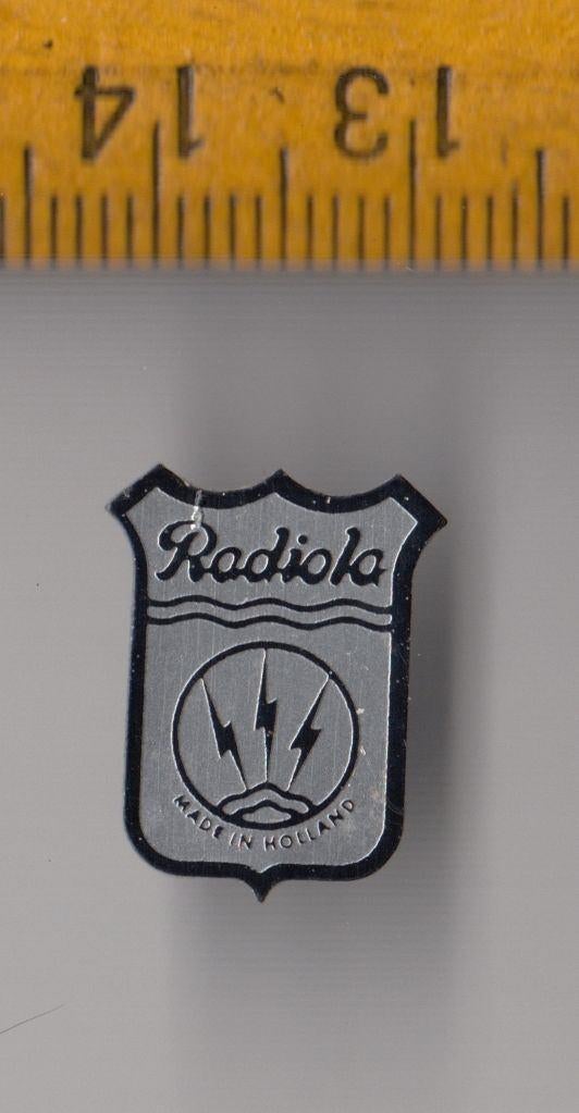 Radiola Radio Logo blik schildje embleem, Ophalen of Verzenden