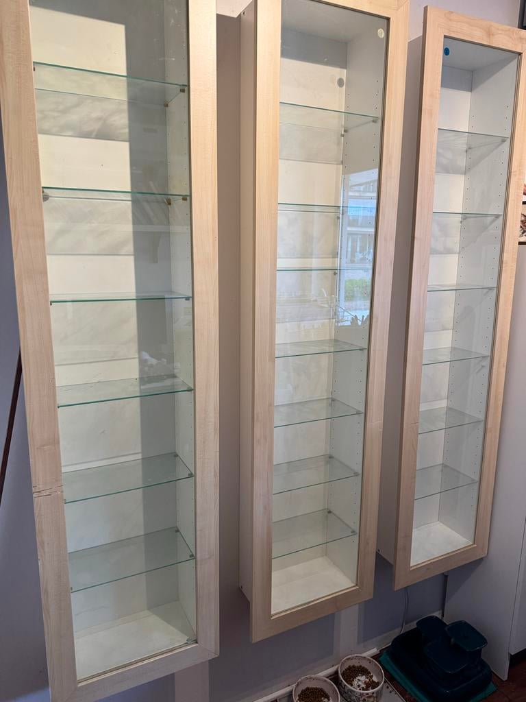 IKEA Bertby vitrine wandkast met Glazen Deur (3 stuks), Ophalen, Minder dan 50 cm, Gebruikt, 200 cm of meer